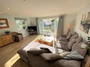 Luxurious 4 Bedroom New England Style Villa - Trewhiddle 29